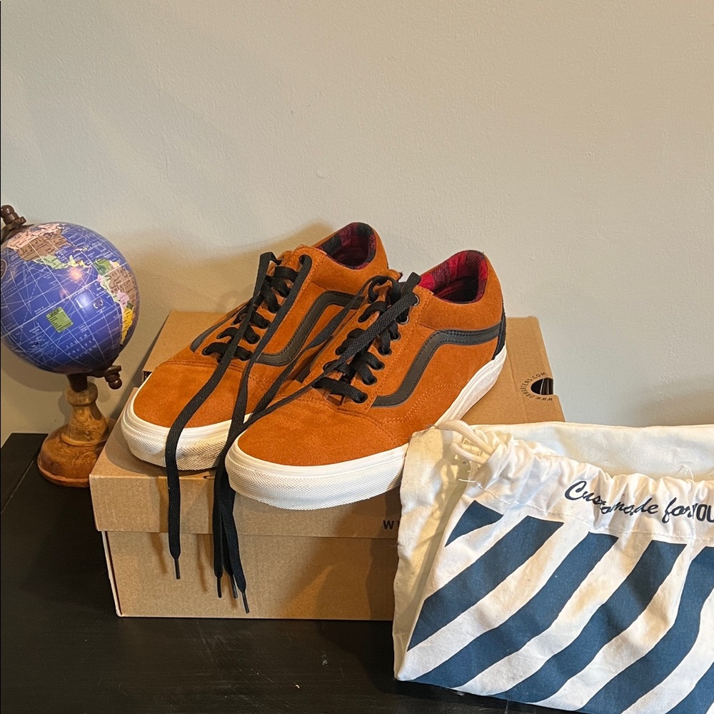 Custom Vans Old Skools mens size 10.5 like new condition